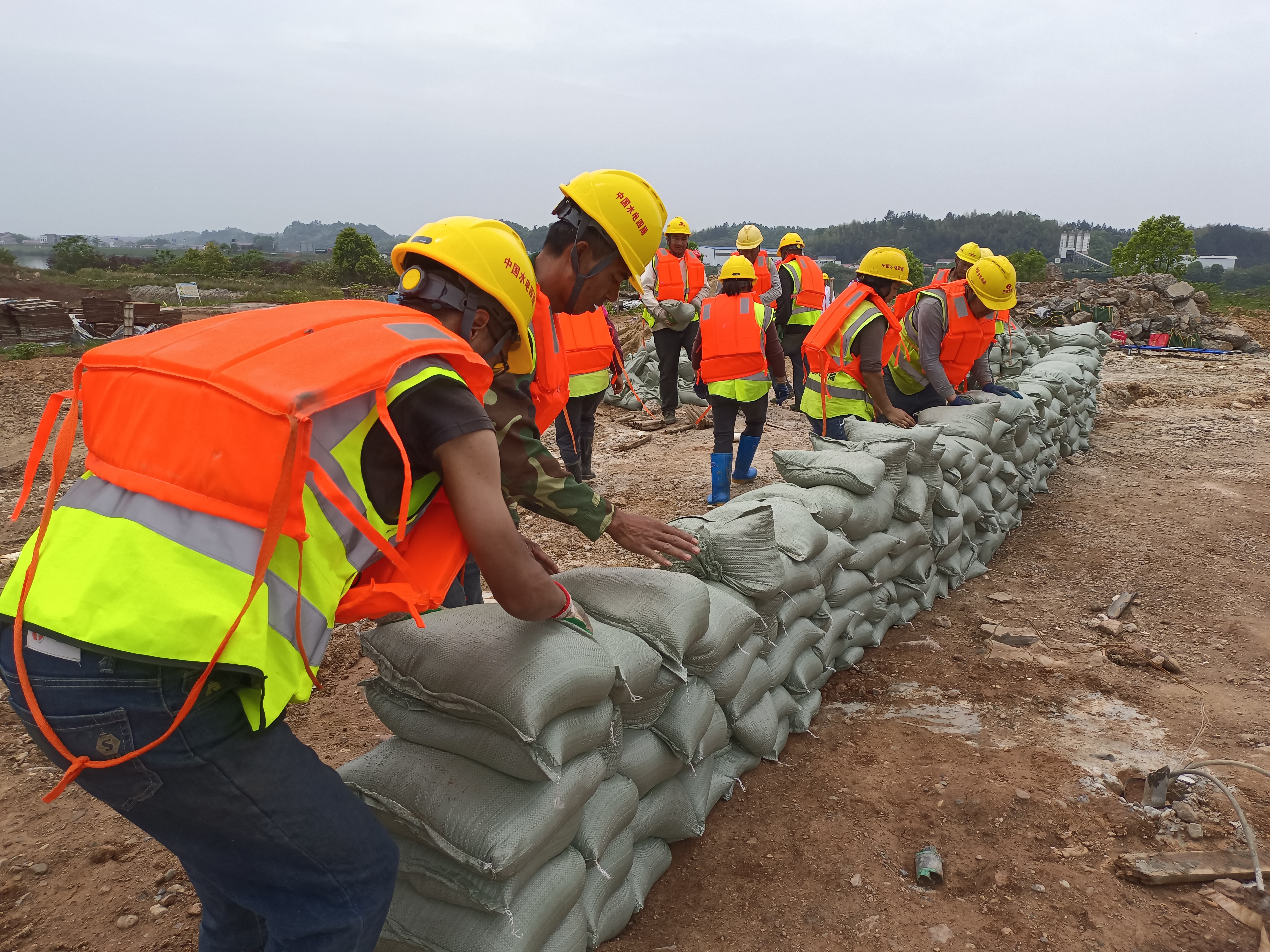 以“演”促防，以“練”備戰(zhàn)！株洲航電 擴(kuò)機(jī)項(xiàng)目開(kāi)展防汛搶險(xiǎn)救災(zāi)應(yīng)急演練